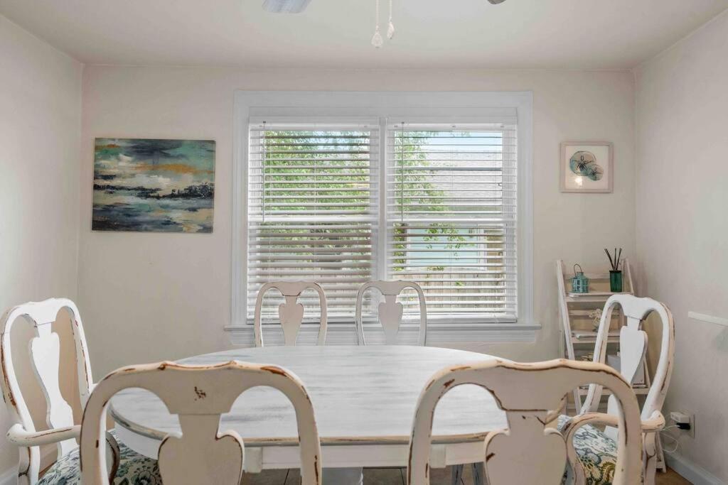 Beach Bungalow - 1 Block To Beach - Pets Welcome! Νόρφολκ Εξωτερικό φωτογραφία