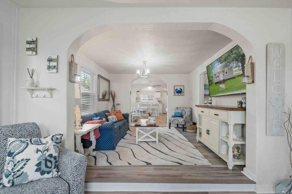 Beach Bungalow - 1 Block To Beach - Pets Welcome! Νόρφολκ Εξωτερικό φωτογραφία