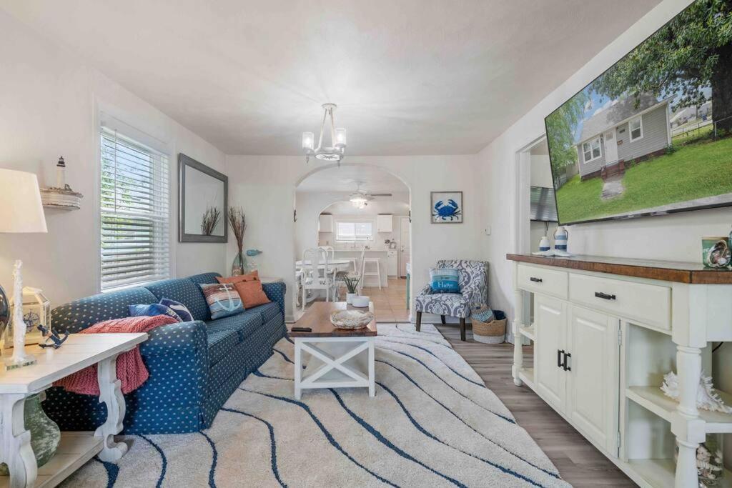 Beach Bungalow - 1 Block To Beach - Pets Welcome! Νόρφολκ Εξωτερικό φωτογραφία