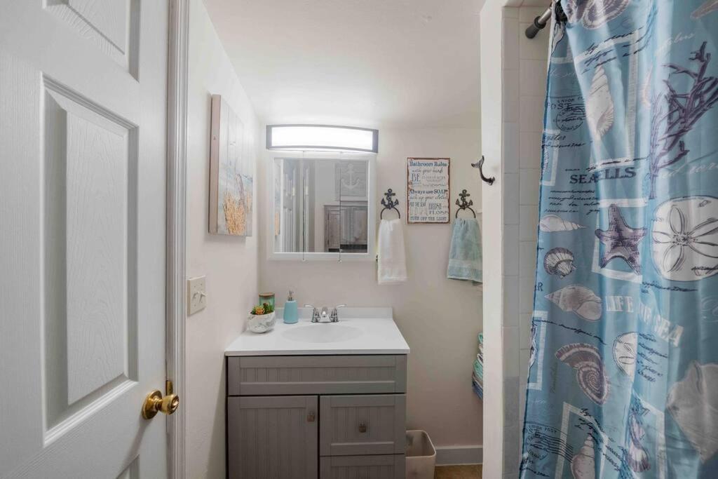 Beach Bungalow - 1 Block To Beach - Pets Welcome! Νόρφολκ Εξωτερικό φωτογραφία