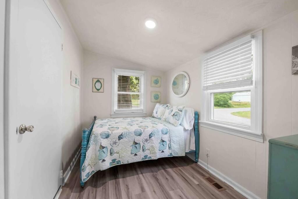 Beach Bungalow - 1 Block To Beach - Pets Welcome! Νόρφολκ Εξωτερικό φωτογραφία