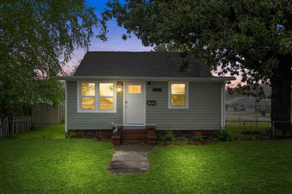 Beach Bungalow - 1 Block To Beach - Pets Welcome! Νόρφολκ Εξωτερικό φωτογραφία