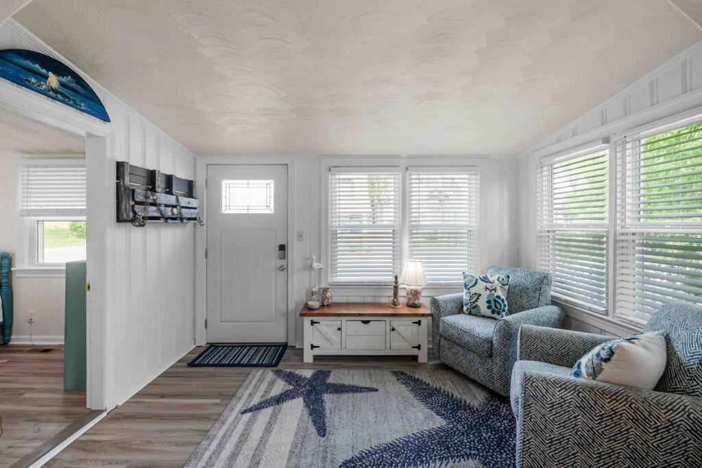 Beach Bungalow - 1 Block To Beach - Pets Welcome! Νόρφολκ Εξωτερικό φωτογραφία