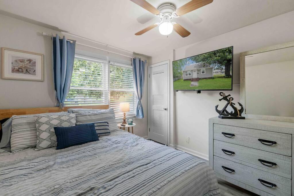 Beach Bungalow - 1 Block To Beach - Pets Welcome! Νόρφολκ Εξωτερικό φωτογραφία