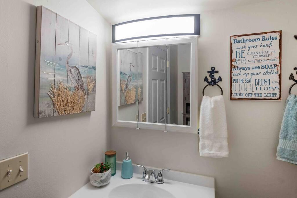 Beach Bungalow - 1 Block To Beach - Pets Welcome! Νόρφολκ Εξωτερικό φωτογραφία