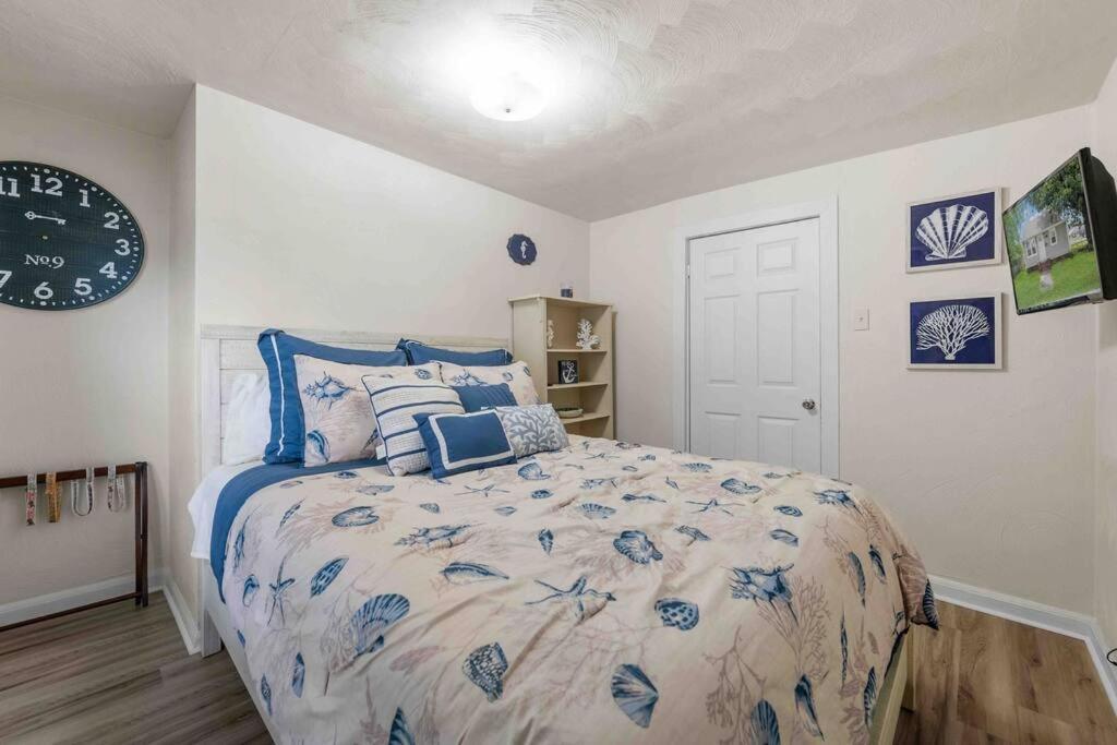 Beach Bungalow - 1 Block To Beach - Pets Welcome! Νόρφολκ Εξωτερικό φωτογραφία