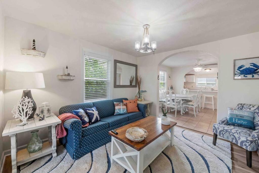 Beach Bungalow - 1 Block To Beach - Pets Welcome! Νόρφολκ Εξωτερικό φωτογραφία
