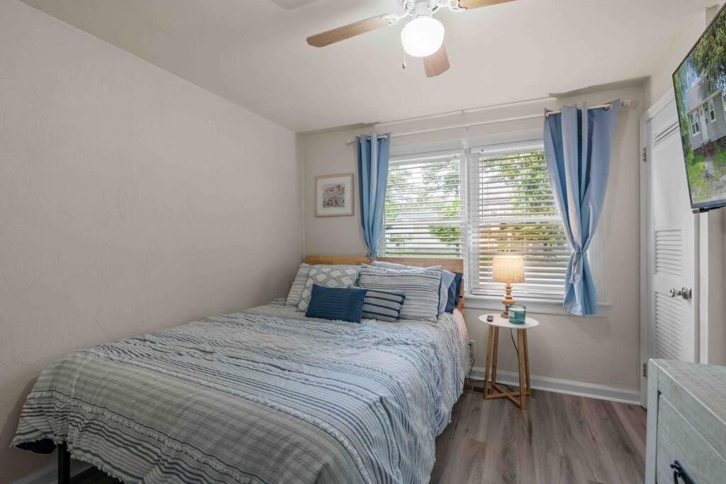 Beach Bungalow - 1 Block To Beach - Pets Welcome! Νόρφολκ Εξωτερικό φωτογραφία