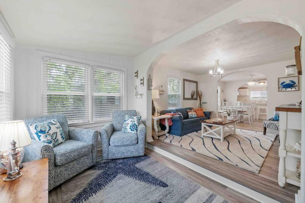 Beach Bungalow - 1 Block To Beach - Pets Welcome! Νόρφολκ Εξωτερικό φωτογραφία